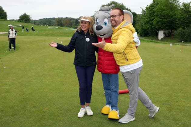 Europa Park Eagles Charity Golfcup 2025 Ireen Sheer and Ross Antony with the Euromaus on the golf course Europa Park Eagles Charity Golfcup 2025 on 05 05 2025 on the 18 hole course of the Europa Park Golfclub Breisgau e V Baden Württemberg, Germany
