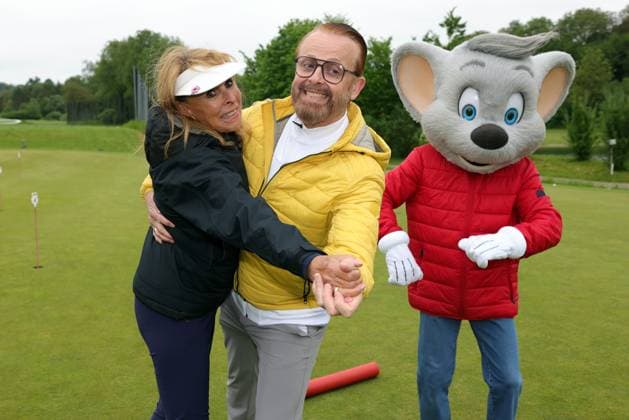 Europa Park Eagles Charity Golfcup 2025 Ireen Sheer and Ross Antony with the Euromaus on the golf course Europa Park Eagles Charity Golfcup 2025 on 05 05 2025 on the 18 hole course of the Europa Park Golfclub Breisgau e V Baden Württemberg, Germany