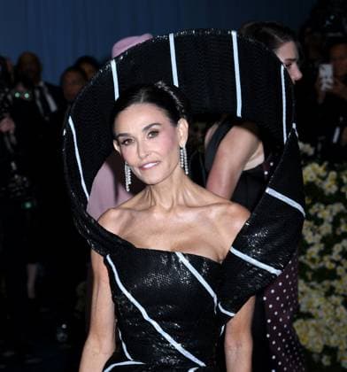 May 5, 2025, New York, Ny, United States: Demi Moore attends the 2025 Met Gala Celebrating Superfine: Tailoring Black Style at Metropolitan Museum of Art in New York. May 5, 2025. New York United States - ZUMAp281 20250505_zea_p281_265 Copyright: xPhotoxImagexPressx