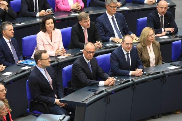 Dorothee Bär, Jens Spahn, Johann Wadephul, Friedrich Merz, Patrick Schnieder, Alexander Dobrindt, Andrea Lindholz und Alexander Hoffmann in der 2. Sitzung des 21. Deutschen Bundestages mit der Wahl des neuen Bundeskanzlers im Reichstagsgebäude. Berlin, 06.05.2025 *** Dorothee Bär, Jens Spahn, Johann Wadephul, Friedrich Merz, Patrick Schnieder, Alexander Dobrindt, Andrea Lindholz and Alexander Hoffmann at the 2nd session of the 21 German Bundestag with the election of the new Federal Chancellor in the Reichstag building Berlin, 06 05 2025 Foto:xM.xWehnertx xFuturexImagex bundestagssitzung2_5665