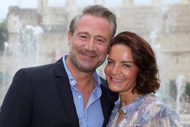 Europa Park Eagles Charity Golfcup 2025 Singer Sasha with wife Julia Röntgen in front of the Hotel Colosseo Europa Park Eagles Charity Golfcup 2025 on 05 05 2025 Hotel Colosseo, Rust, Baden Württemberg, Germany