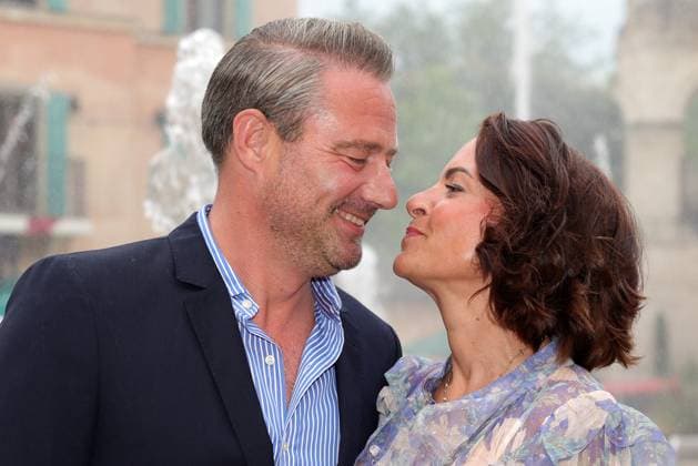 Europa Park Eagles Charity Golfcup 2025 Singer Sasha gives his wife Julia Röntgen a kiss Europa Park Eagles Charity Golfcup 2025 on 05 05 2025 Hotel Colosseo, Rust, Baden Württemberg, Germany