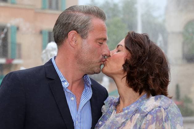 Europa Park Eagles Charity Golfcup 2025 Singer Sasha gives his wife Julia Röntgen a kiss Europa Park Eagles Charity Golfcup 2025 on 05 05 2025 Hotel Colosseo, Rust, Baden Württemberg, Germany