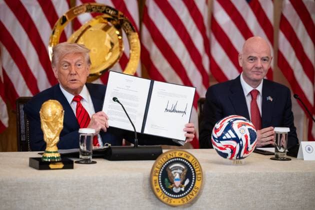 Bilder des Jahres 2025, News 05 Mai News Themen der Woche KW19 White House President Donald Trump holds up the charter of the White House Task Force on the FIFA World Cup 2026 while FIFA President Gianni Infantino looks on during a meeting of the task force in the East Room of the White House May 6, 2025. (Francis Chung POLITICO) Washington District of Columbia United States  Copyright: xPool ABACAx