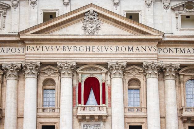 News Themen der Woche KW19 News Bilder des Tages Vatican Conclave 2025 The balcony where the new Pope will appear at St. Peter s Basilica is seen on the first day of the conclave. On May 7, 2025 in Vatican City, Vatican. Vatican City Vatican  Copyright: xBeataxZawrzelx originalFilename: zawrzel-vaticanc250507_npVTO.jpg