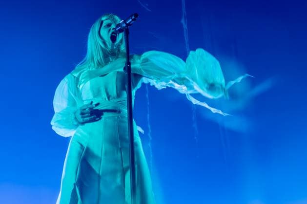 Bilder des Jahres 2025, Entertainment 05 Mai Entertainment Themen der Woche KW19 Entertainment Bilder des Tages Aurora performs at the Movistar Arena The Norwegian songwriter and singer Aurora during her concert at the Movistar Arena, on May 7, 2025, in Madrid Spain This concert of Aurora Aksnes is part of her new world tour where she presents her new album titled What Happened To The Heart This album is a continuation of her career that began in 2012 releasing independent singles But it was not until 2015 that she released her first EP Running With The Wolves and took a leap to the international public 07 MAY 2025 CONCERT MUSIC SINGER AURORA COMPOSER Madrid Madrid Madrid Spain.  Copyright: xx 6706524
