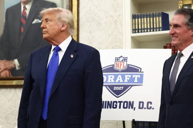 Trump Announces DC Will Host the 2027 NFL Draft United States President Donald J Trump, left, alongside US Secretary of the Interior and Chair, National Energy Council and White House Energy Czar Doug Burgum, announces DC will host the 2027 NFL draft in the Oval Office of the White House in Washington, DC USA, 05 May 2025. The move comes after the Washington Commanders announced they planned to return to DC in a new stadium built on the site of their old one. Credit: Jim LoScalzo Pool via CNP AdMedia Washington District of Columbia United States of America EDITORIAL USE ONLY  Copyright: xx JJL21262-5370471 CNP AdMediax admphotostwo930238