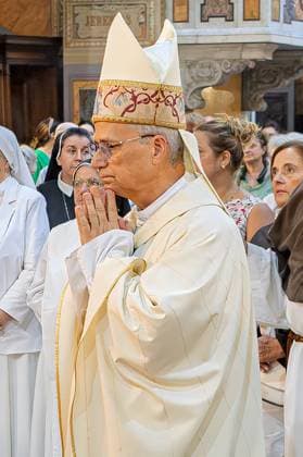 Procession In Honor Of Madonna Del Carmine In Rome ROME, ITALY - JULY 14: Cardinal Robert Francis Prevost, prefect of the Dicastery for Bishops and president of the Pontifical Commission for Latin America during the solemn celebrate in honor of Madonna of the Carmine in the Rione Borgo at Via della Conciliazione on July 14, 2024 in Rome, Italy. The statue of the Madonna is carried by the bearers of the Venerable Confraternity of the Scapular of St. Mary of Mount Carmel, founded in 1527, in the church of Santa Maria in Traspontina. Rome Italy Copyright: xStefanoxMontesix