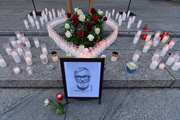 News Themen der Woche KW19 News Bilder des Tages A place of worship in front of the Thermal Hotel in memory of the late actor and president of the Karlovy Vary International Film Festival (KVIFF) Jiri Bartoska, in Karlovy Vary, Czech Republic, on May 8, 2025. (CTKxPhoto SlavomirxKubes) CTKPhotoP2025050809249  CTKPhotoP2025050809249
