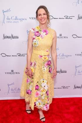 Celebrities attend The 36th Annual Colleagues Spring Luncheon and Oscar de la Renta Fashion Show Featuring: Hilary Swank Where: Los Angeles, California, United States When: 08 May 2025 Credit: Faye s Vision Cover Images EDITORIAL USE ONLY. NOT FOR USE BY NEWSPAPERS BASED IN THE UK. Copyright: xx coverimg54728874