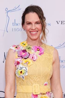 Celebrities attend The 36th Annual Colleagues Spring Luncheon and Oscar de la Renta Fashion Show Featuring: Hilary Swank Where: Los Angeles, California, United States When: 08 May 2025 Credit: Faye s Vision Cover Images EDITORIAL USE ONLY. NOT FOR USE BY NEWSPAPERS BASED IN THE UK. Copyright: xx coverimg54728880