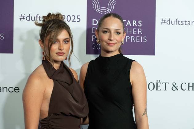 Jasmin ROEDIG, left, companion not identified, at the DUFTSTARS 2025 German Perfume Award Presentation of the German Perfume Award DUFTSTARS by the Fragrance Foundation on 08 05 2025, Rheinterrassen, Duesseldorf