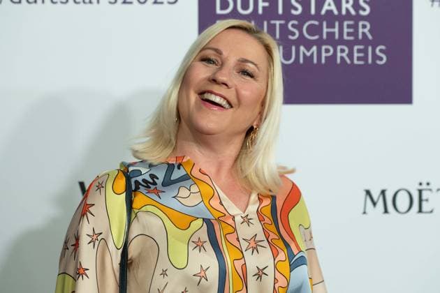 Aleksandra Aleks BECHTEL, presenter, portrait, portrait, portrait, cropped single image, single motif, at the DUFTSTARS 2025 German Perfume Award Presentation of the German Perfume Award DUFTSTARS by the Fragrance Foundation on 08 05 2025, Rheinterrassen, Duesseldorf