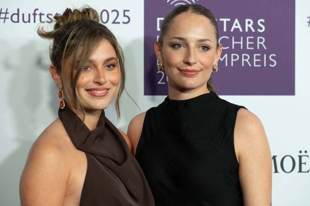Jasmin ROEDIG, left, companion not identified, at the DUFTSTARS 2025 German Perfume Award Presentation of the German Perfume Award DUFTSTARS by the Fragrance Foundation on 08 05 2025, Rheinterrassen, Duesseldorf