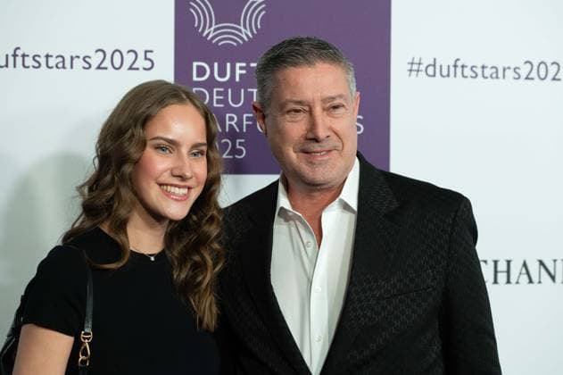 Joachim LLAMBI, presenter, with daughter Helena Portraet, portrait, portrait, cropped single image, single motif, at the DUFTSTARS 2025 German Perfume Award Presentation of the German Perfume Award DUFTSTARS by the Fragrance Foundation on 08 05 2025, Rheinterrassen, Duesseldorf