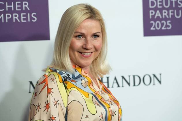 Aleksandra Aleks BECHTEL, presenter, portrait, portrait, portrait, cropped single image, single motif, at the DUFTSTARS 2025 German Perfume Award Presentation of the German Perfume Award DUFTSTARS by the Fragrance Foundation on 08 05 2025, Rheinterrassen, Duesseldorf