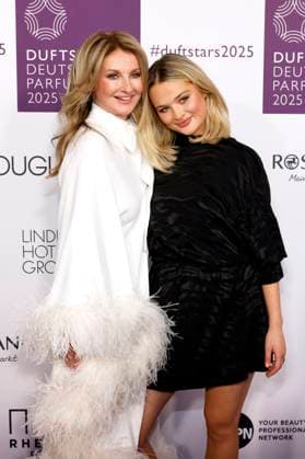 Presenter Frauke Ludowig with her daughter model Nele Ludowig at the DUFTSTARS 2025 German Perfume Award with presentation of the DUFTSTARS German Perfume Award by the Fragrance Foundation om the Rheinterrassen Düsseldorf, 08 05 2025 NRW Germany Copyright: xChristophxHardtx
