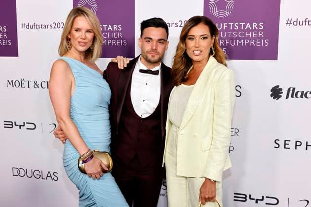 Model Monica Meier Ivancan, food influencer Stefano Zarrella and presenter Jana Ina Zarrella at the DUFTSTARS 2025 German Perfume Award with presentation of the DUFTSTARS German Perfume Award by the Fragrance Foundation om the Rheinterrassen Düsseldorf, 08 05 2025 NRW Germany Copyright: xChristophxHardtx