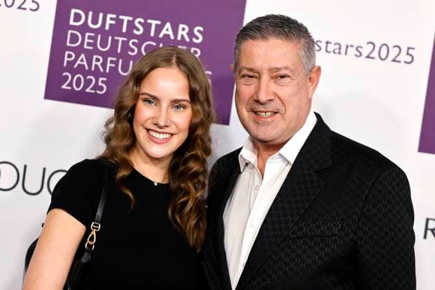 Juror Joachim Llambi with his daughter Presenter Helena Llambi l at the DUFTSTARS 2025 German Perfume Award with presentation of the DUFTSTARS German Perfume Award by the Fragrance Foundation om the Rheinterrassen Düsseldorf, 08 05 2025 NRW Germany Copyright: xChristophxHardtx