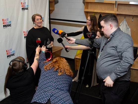 May 8, 2025, St. John s, Nl, CANADA: Deantha Edmunds speaks with media as she holds her Indigenous Artist of the Year award at the East Coast Music Awards gala in St. John s, N.L. on Thursday, May 8, 2025. St. John s CANADA  - ZUMAc35_ 20250508_zaf_c35_119 Copyright: xPaulxDalyx