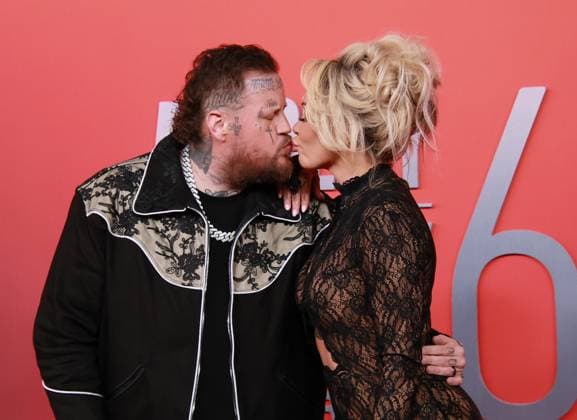 May 8, 2025, Frisco, Texas, United States: Jelly Roll and Bunnie Xo attend the 60th Academy of Country Music Awards at Omni Frisco Hotel at The Star. Frisco United States - ZUMAs197 20250508_aaa_s197_219 Copyright: xCaseyxFlaniganx