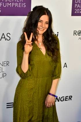 Joyce Claudia Ilg German actress, presenter, guest on the blue carpet at the Fragrance Foundations Duftstars 2025 German Perfume Award Ceremony at the Rheinterrassen on 08 05 2025 Duesseldorf NRW Germany