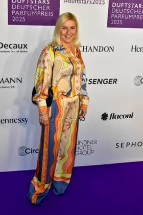 Aleksandra Aleks Bechtel presenter as a guest on the blue carpet at the Fragrance Foundations Duftstars 2025 German Perfume Award ceremony at the Rheinterrassen on 08 05 2025 Duesseldorf NRW Germany