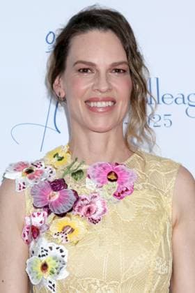May 9, 2025, Beverly Hills, Ca, USA: LOS ANGELES - MAY 8: Hilary Swank at the 36th Annual Colleagues Spring Luncheon and Oscar de la Renta Fashion Show at Beverly Wilshire Hotel on May 8, 2025 in Beverly Hills, CA Beverly Hills USA - ZUMAnc22 20250509_zaa_nc22_023 Copyright: xKathyxHutchinsx