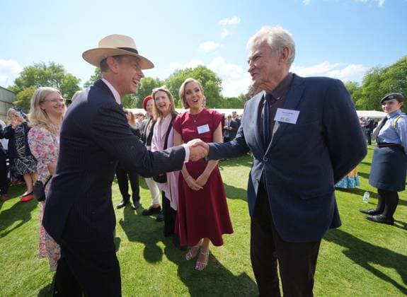 Duke of Edinburgh s Gold Award celebrations The Duke of Edinburgh meeting guests, including actor Larry Lamb (right), during the gold award celebrations for the Duke of Edinburgh s award at Buckingham Palace, London., Credit:Yui Mok Avalon UK, LONDON  Copyright: xYuixMokx xAvalonx 0997127002