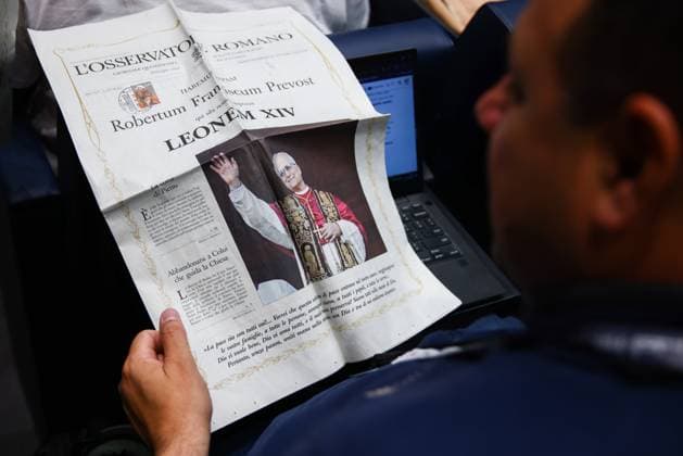 First Day Of Pope Leo XIV A man reads a copy of L Osservatore Romano with a newly elected Pope Leo XIV on a front page in Rome, Italy on May 9th, 2025. Rome Italy  Copyright: xBeataxZawrzelx originalFilename: zawrzel-firstday250509_npo5H.jpg