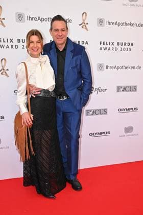 Sascha Vollmer with his wife Jenny at the Felix Burda Award on 9 05 2025 in Berlin Felix Burda Award 2025 in Berlin