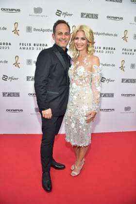 20 FELIX BURDA AWARD 2025 in Berlin Susan Sideropoulos with husband Jakob Shtizberg at the most important event Prevention connects us The Felix Burda Foundation honors outstanding commitment and pioneering research in the field of colorectal cancer prevention in Berlin, on 09 05 2025 Photopress Mueller