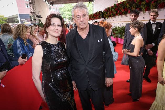GERMAN FILM AWARD 2025 ceremony in Berlin Martina Gedeck with boyfriend Markus Imboden on the red carpet at the Lola German Film Award 2025 ceremony at the Theater am Potsdamer Platz in Berlin Date 10 05 2025 Copyright: xEventpressx