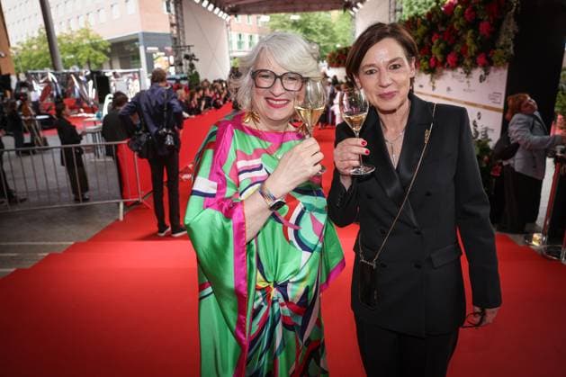 GERMAN FILM AWARD 2025 ceremony in Berlin Anne Leppien and Claudia Löwe on the red carpet at the Lola German Film Award 2025 ceremony at the Theater am Potsdamer Platz in Berlin Date 10 05 2025 Copyright: xEventpressx