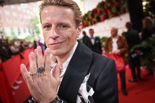 GERMAN FILM AWARD 2025 ceremony in Berlin Alexander Scheer on the red carpet at the Lola German Film Award 2025 ceremony at the Theater am Potsdamer Platz in Berlin Date 10 05 2025 Copyright: xEventpressx