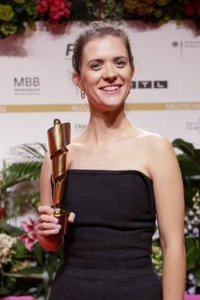Liv Lisa Fries, the winner with her Lola statue at the German Film Award ceremony on 9 05 2025 in Berlin German Film Award 2025 in Berlin Winners at the aftershow party