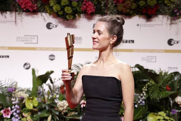 Liv Lisa Fries, the winner with her Lola statue at the German Film Award ceremony on 9 05 2025 in Berlin German Film Award 2025 in Berlin Winners at the aftershow party