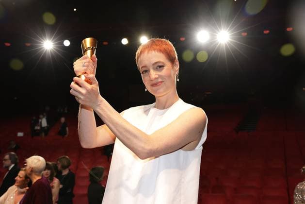 Leonie Benensch, the winner with her Lola statue at the German Film Award ceremony on 9 05 2025 in Berlin German Film Award 2025 in Berlin Winners at the aftershow party