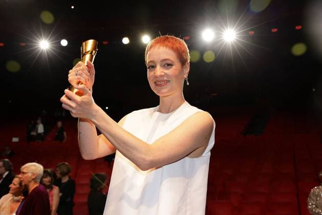 Leonie Benensch, the winner with her Lola statue at the German Film Award ceremony on 9 05 2025 in Berlin German Film Award 2025 in Berlin Winners at the aftershow party