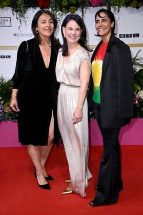 Düzen Tekkal, Annalena Baerbock and Tuna Tekkal at the 75th German Film Awards 2025 ceremony at the Theater am Potsdamer Platz Berlin, 09 05 2025 Foto:xN.xKubelkax xFuturexImagex filmpreis_5585