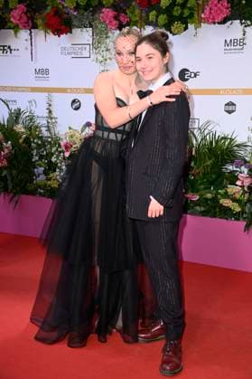 Helena Zengel and Hannah Schiller at the 75th German Film Awards 2025 ceremony at the Theater am Potsdamer Platz Berlin, 09 05 2025 Foto:xN.xKubelkax xFuturexImagex filmpreis_5599