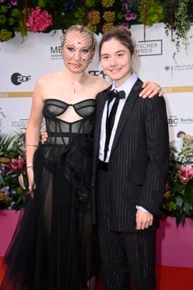 Helena Zengel and Hannah Schiller at the 75th German Film Awards 2025 ceremony at the Theater am Potsdamer Platz Berlin, 09 05 2025 Foto:xN.xKubelkax xFuturexImagex filmpreis_5601