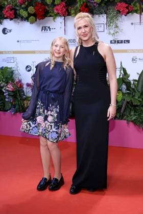 09 05 2025, Dascha Dauenhauer and daughter at the 75th German Film Award Ceremony, 2025, in Berlin, Red Carpet, Berlin Germany, Germany