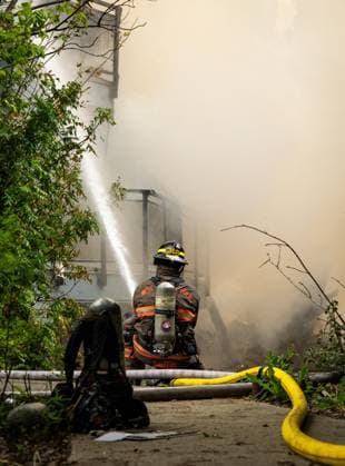 May 10, 2025, North Vancouver, Bc, CANADA: A North Vancouver Fire Department firefighter fight a fire at Silverlynn Apartments, a three-storey seniors housing complex, in North Vancouver, B.C., Saturday, May 10, 2025. North Vancouver CANADA  - ZUMAc35_ 20250510_zaf_c35_034 Copyright: xEthanxCairnsx