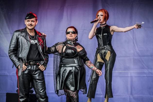 Bilder des Jahres 2025, Entertainment 05 Mai Entertainment Themen der Woche KW19 RECORD DATE NOT STATED Stadtfest Essen Original am Samstag ** NUR FÜR REDAKTIONELLE ZWECKE ** EDITORIAL USE ONLY **<p>Auf dem Burgplatz: Programm von FELS, Foxi Bless und ihre Models am Samstag, den 10. Mai 2025. Festival Essen Original in der Essener Innenstadt. Festivalstimmung in der Stadt, auf den Bühnen auf dem Kenndyplatz, Kopstadtplatz und Burgplatz treten Künstler auf. Deutschland NRW Essen Copyright: KerstinxKokoska *** City festival Essen Original on Saturday FOR EDITORIAL PURPOSES ONLY EDITORIAL USE ONLY p On the Burgplatz program by FELS, Foxi Bless and her models on Saturday, May 10, 2025 Festival Essen Original in downtown Essen Festival atmosphere in the city, artists perform on the stages on Kenndyplatz, Kopstadtplatz and Burgplatz Germany NRW Copyright: KerstinxKokoska doc80kxqcfw2y8d6x27ew ,EDITORIAL USE ONLY