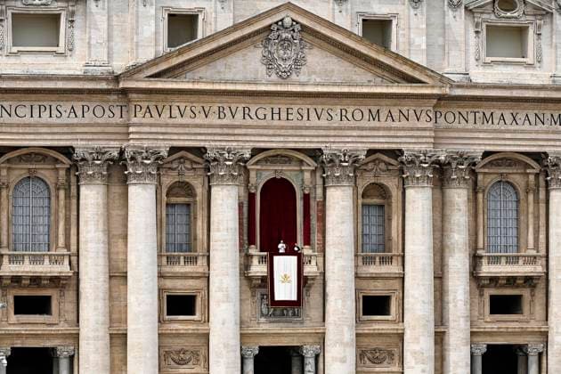 May 11, 2025, Vatican City, VATICAN CITY STATE: Pope Leo XIV leads the Regina Coeli prayer from the central loggia of Saint Peter s Basilica at the Vatican City, 11 May 2025..ANSA RICCARDO ANTIMIANI.(Caeli, preghiera, Papa Leone, San Pietro, Vaticano, fedeli, bande, banda) Vatican City VATICAN CITY STATE  - ZUMAa110 20250511_zaf_a110_028 Copyright: xRiccardoxAntimianix