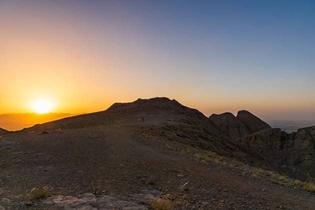 Creative Highlights World Blick auf den Berg Soffeh in Isfahan bei Sonnenuntergang im Iran Mount Soffeh view in Isfahan at sunset in Iran. (License=RF) Copyright: xZoonar.com DaixNtx 23366890