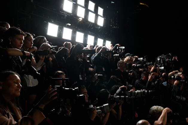 AUSTRALIAN FASHION WEEK 2025, Photographers take pictures as models walk down the runway during the Carla Zampatti Runway Show as part of Australian Fashion Week 2025 in Sydney, Monday, May 12, 2025. ( NO ARCHIVING SYDNEY NEW SOUTH WALES Australia  Copyright: xSTEVENxSAPHOREx 20250513180349344002