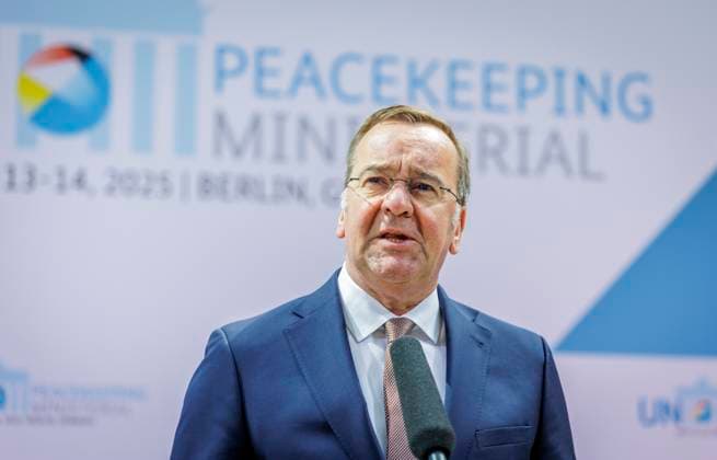 News Themen der Woche KW20 UN Peacekeeping Ministerial 2025. Berlin, 13.05.2025. Doorstep Boris Pistorius (SPD), Bundesminister der Verteidigung. Fotografiert im Auftrag des Auswaertigen Amtes Berlin Deutschland *** UN Peacekeeping Ministerial 2025 Berlin, 13 05 2025 Doorstep Boris Pistorius SPD , Federal Minister of Defense Photographed on behalf of the Federal Foreign Office Berlin Germany Copyright: xThomasxKoehler AAx