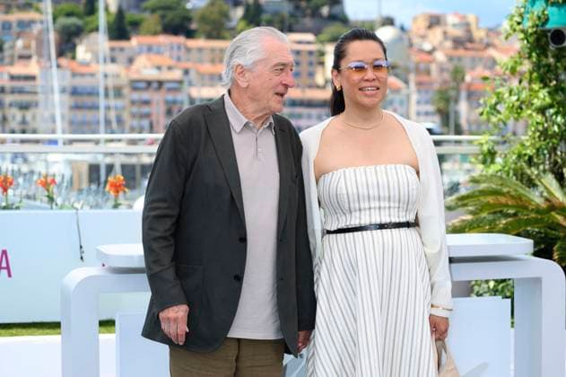 Robert De Niro with girlfriend Tiffany Chen at the photocall on the occasion of the Palme dOr Lifetime Achievement Award at the Festival de Cannes 2025 78 Cannes International Film Festival at the Palais des Festivals Cannes, 13 05 2025 Foto:xD.xBedrosianx xFuturexImagex deniro_5522